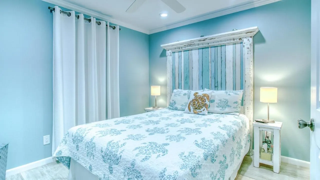 Poolside Villas 106 - Updated Beachfront Condo On Holiday Isle In Destin 0*,  United States