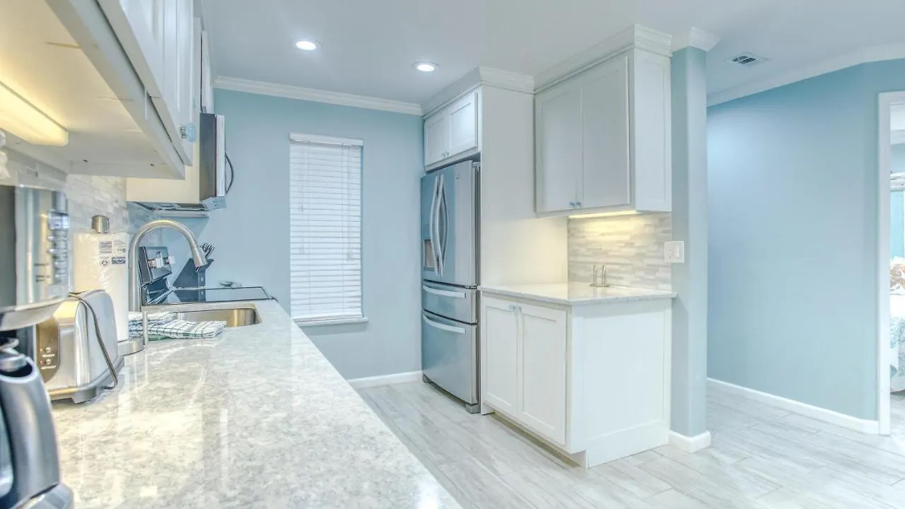 Holiday home Poolside Villas 106 - Updated Beachfront Condo On Holiday Isle In Destin