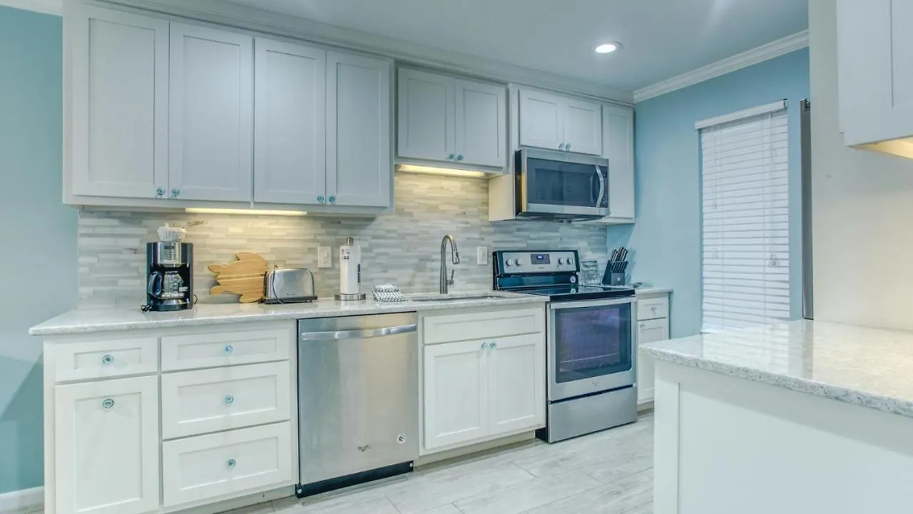 Poolside Villas 106 - Updated Beachfront Condo On Holiday Isle In Destin