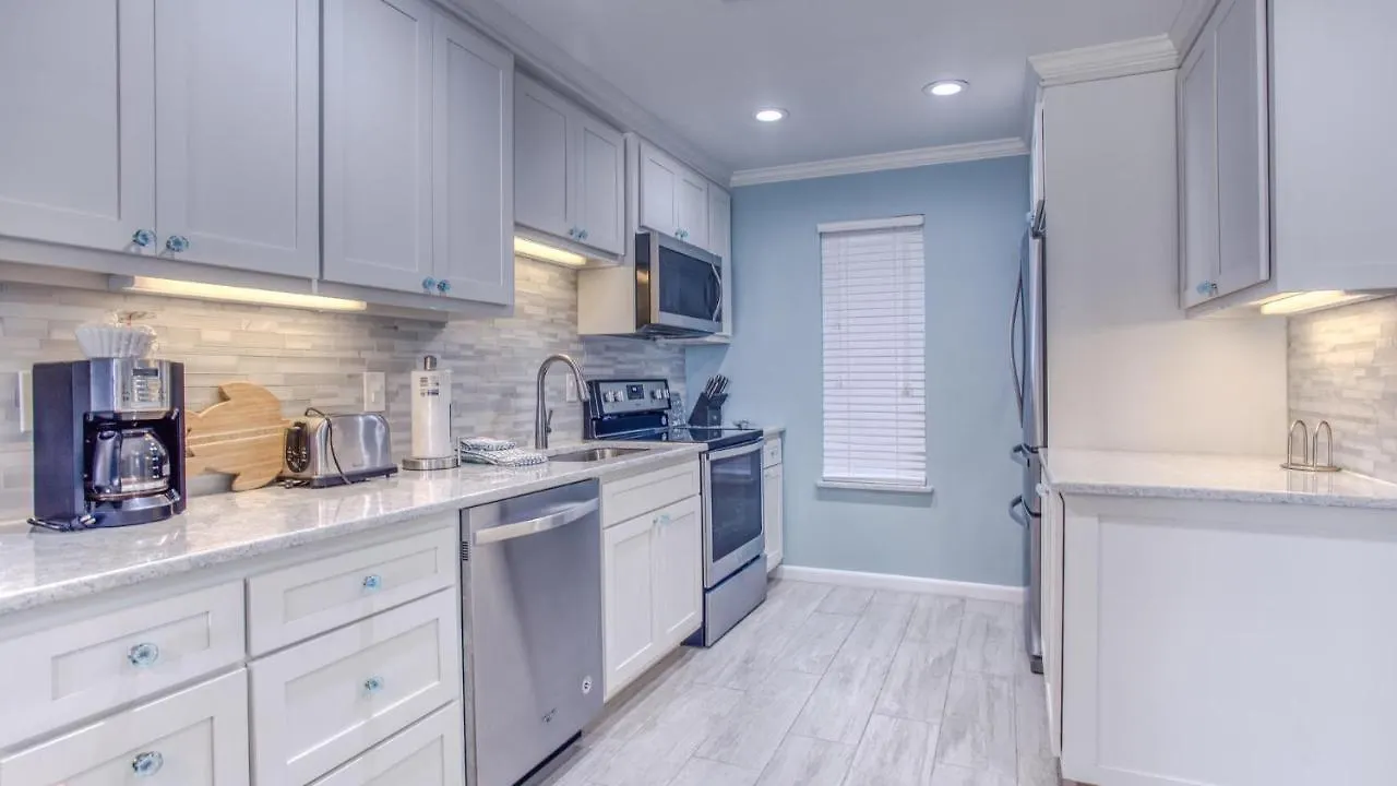 Poolside Villas 106 - Updated Beachfront Condo On Holiday Isle In Destin Holiday home